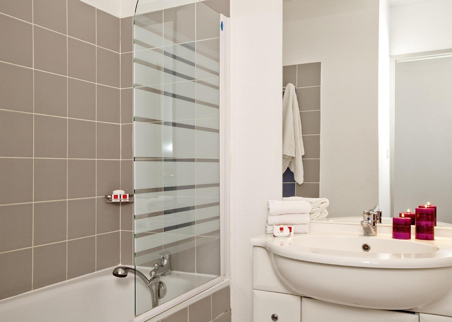 Apparthotel Sejours & Affaires Manosque Exteriör bild
