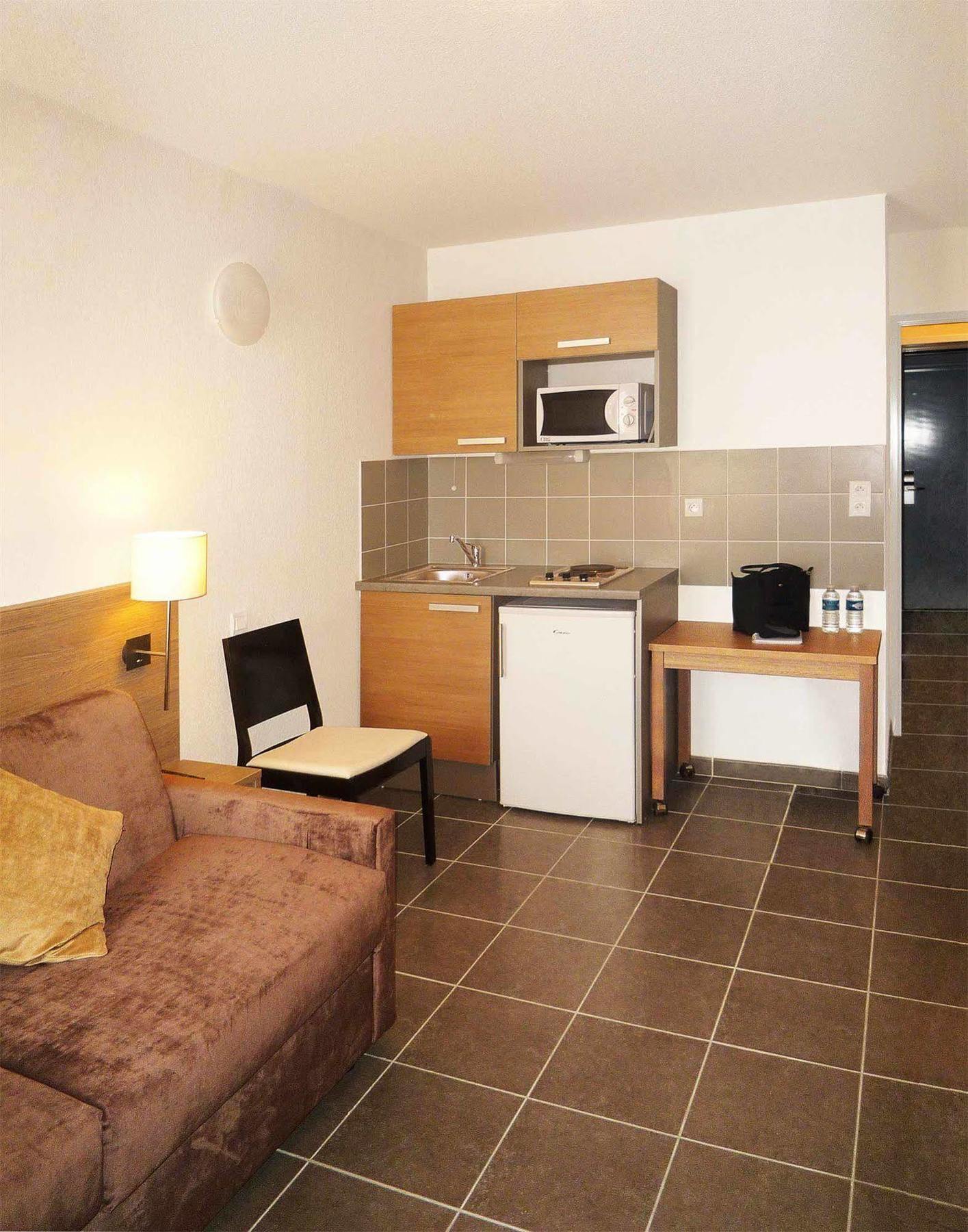 Apparthotel Sejours & Affaires Manosque Exteriör bild