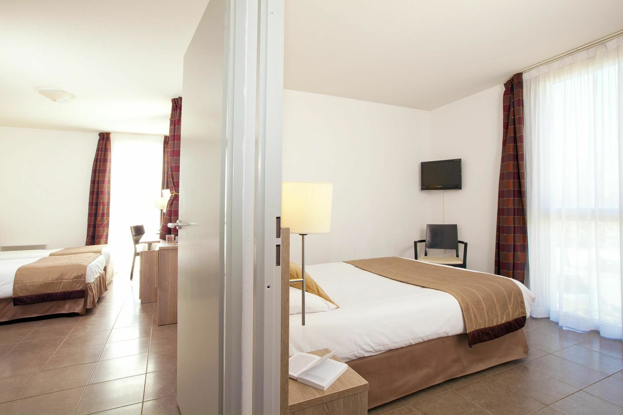 Apparthotel Sejours & Affaires Manosque Exteriör bild