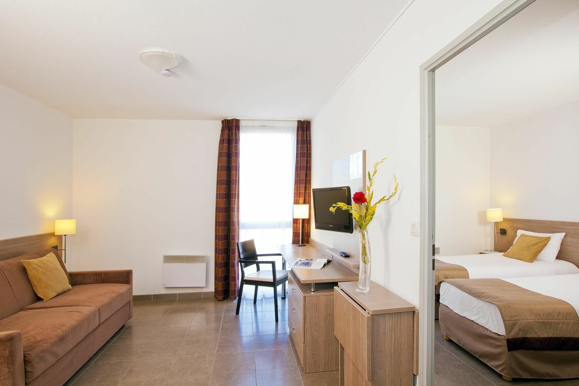 Apparthotel Sejours & Affaires Manosque Exteriör bild