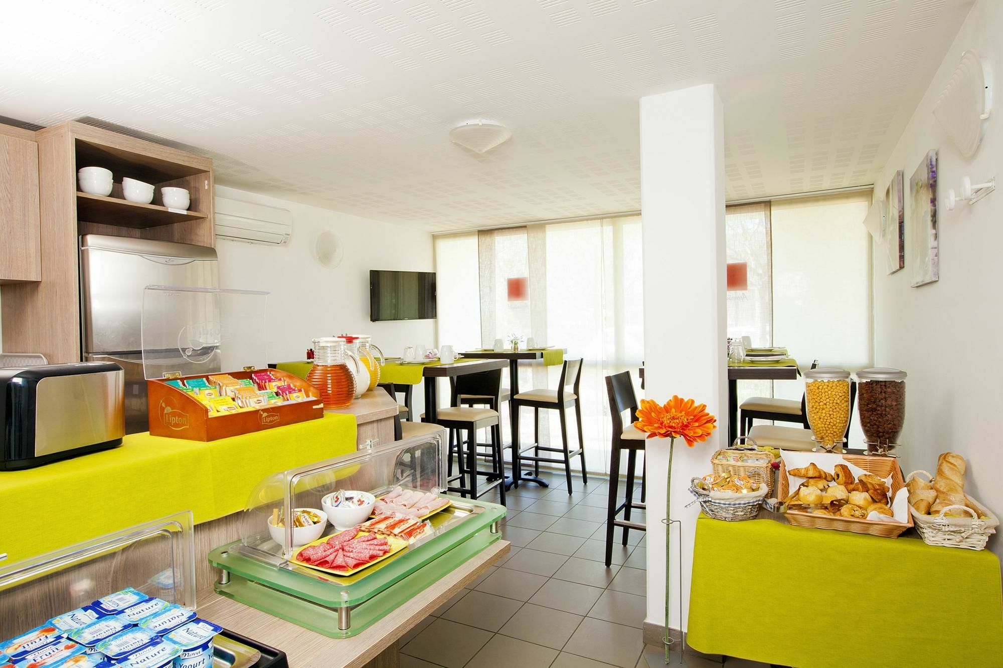 Apparthotel Sejours & Affaires Manosque Exteriör bild