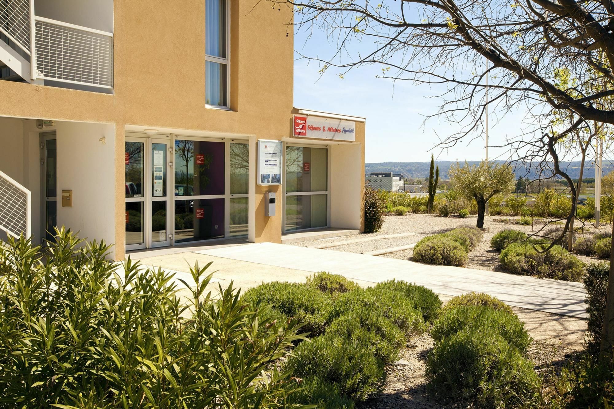 Apparthotel Sejours & Affaires Manosque Exteriör bild